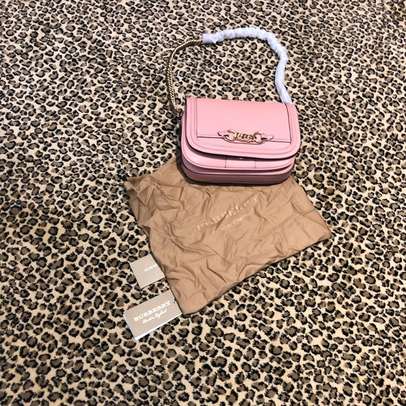Burberry Handbags - Burberry crossbody